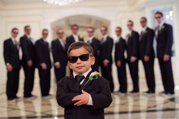 Só os padrinhos e o pagem, todos de óculos escuros. Fofo, não? (Foto: Reprodução)